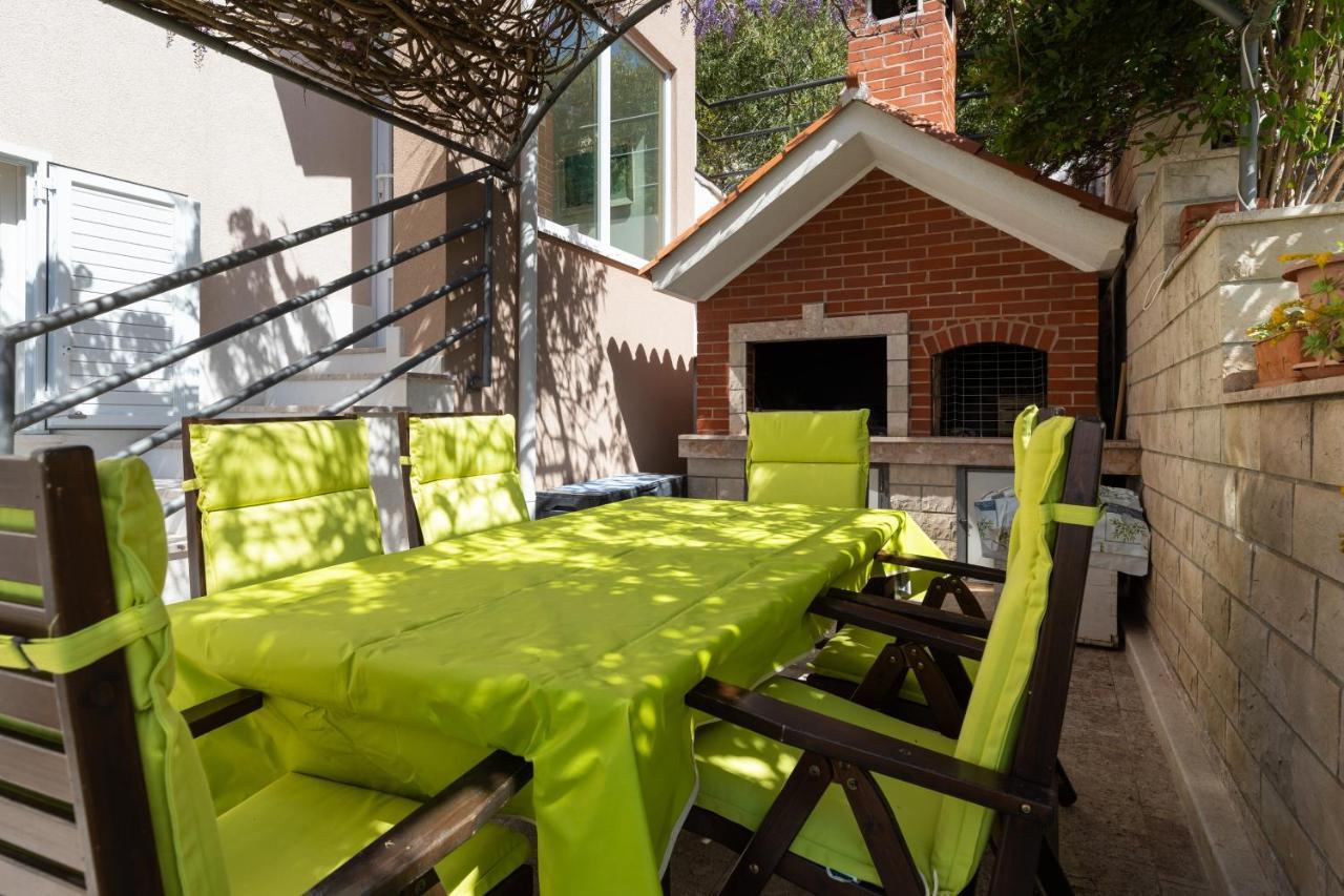 Apartment Apartments With A Parking Space Mimice, Omis - 2805