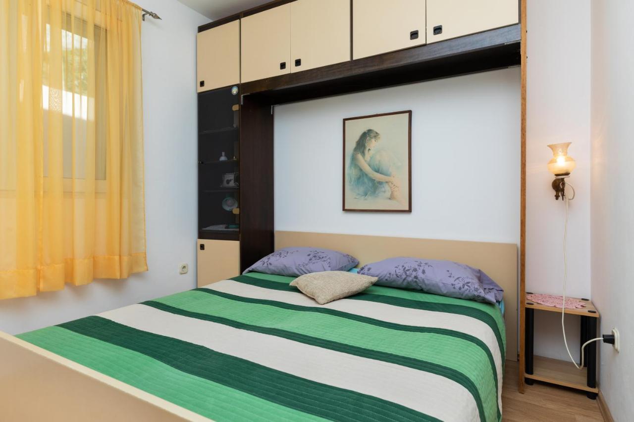 Apartment Apartments With A Parking Space Mimice, Omis - 2805